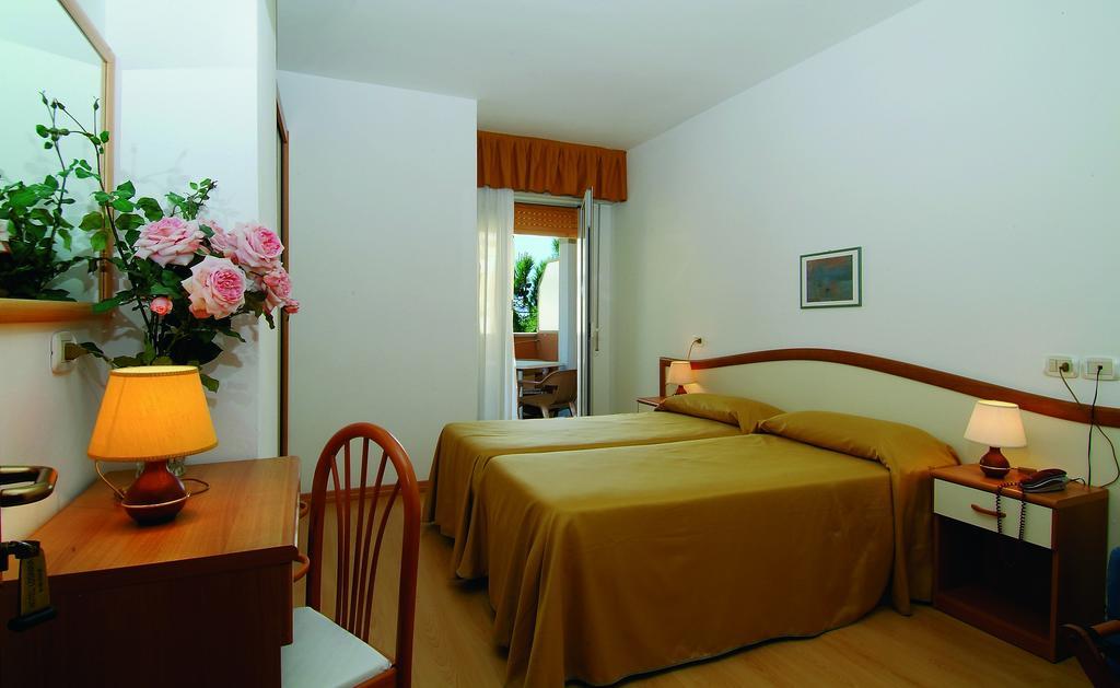 Hotel Garni Losanna Bibione Room photo